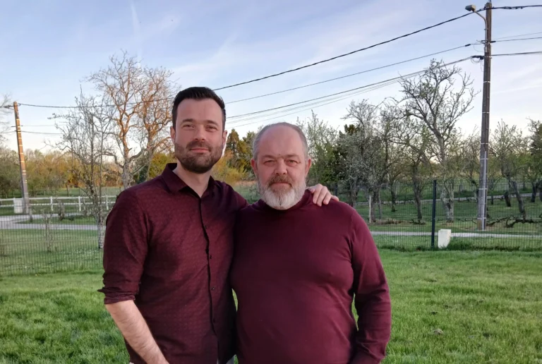 Président du groupe sigmaxis et son directeur général sur un décors naturel
