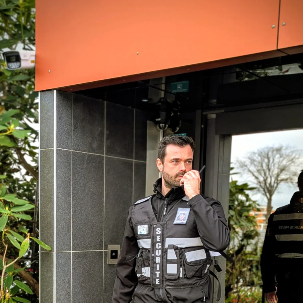 Équipe Sigmaxis, entreprise de sécurité à Rennes : Agent événementiel gérant le contrôle d'accès et filtrage
